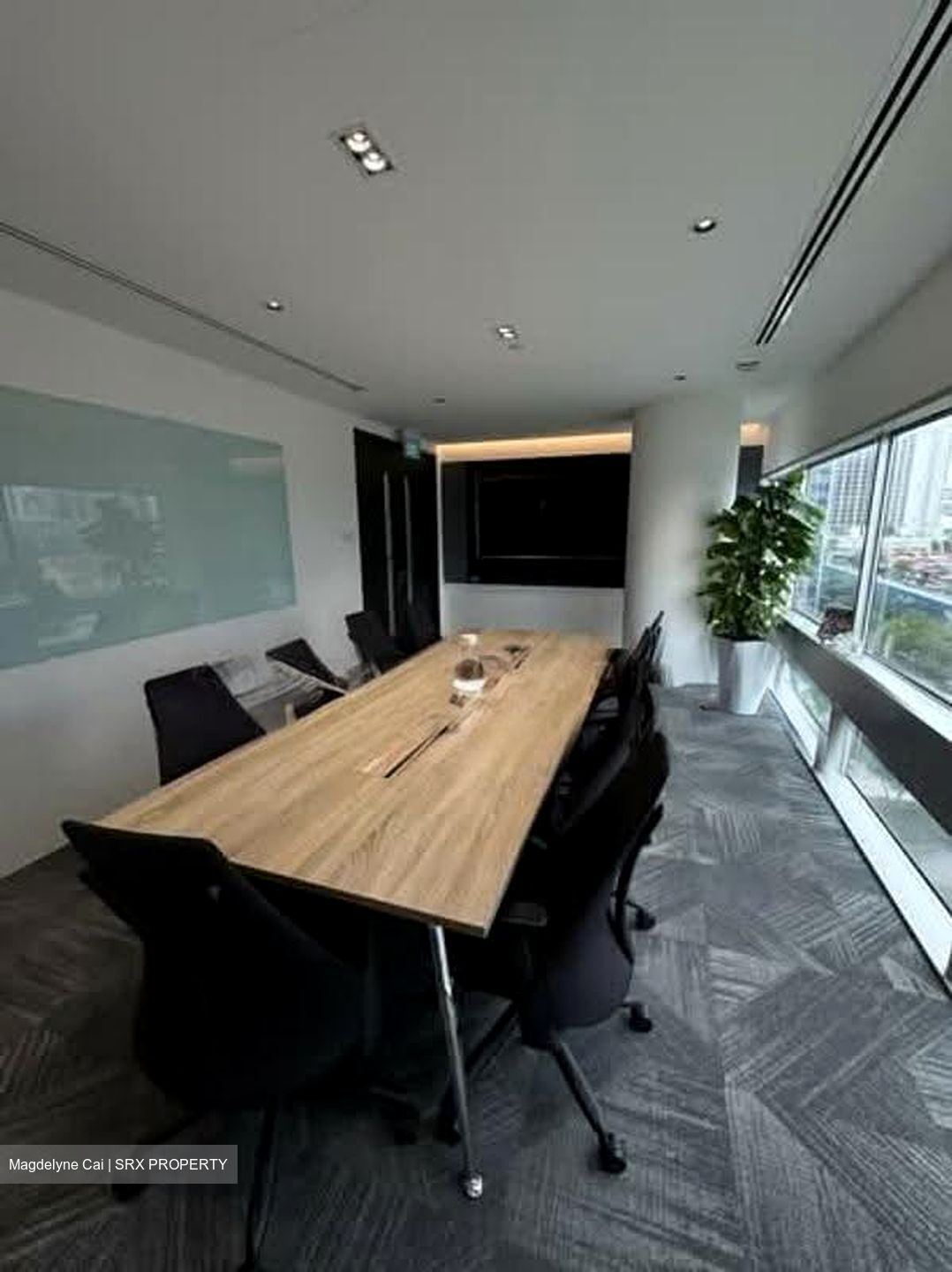 Gateway East (D7), Office #639835921